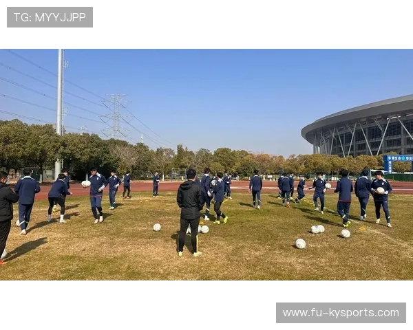 足球学院推动守门员专业化训练课程，足球守门员训练方法视频